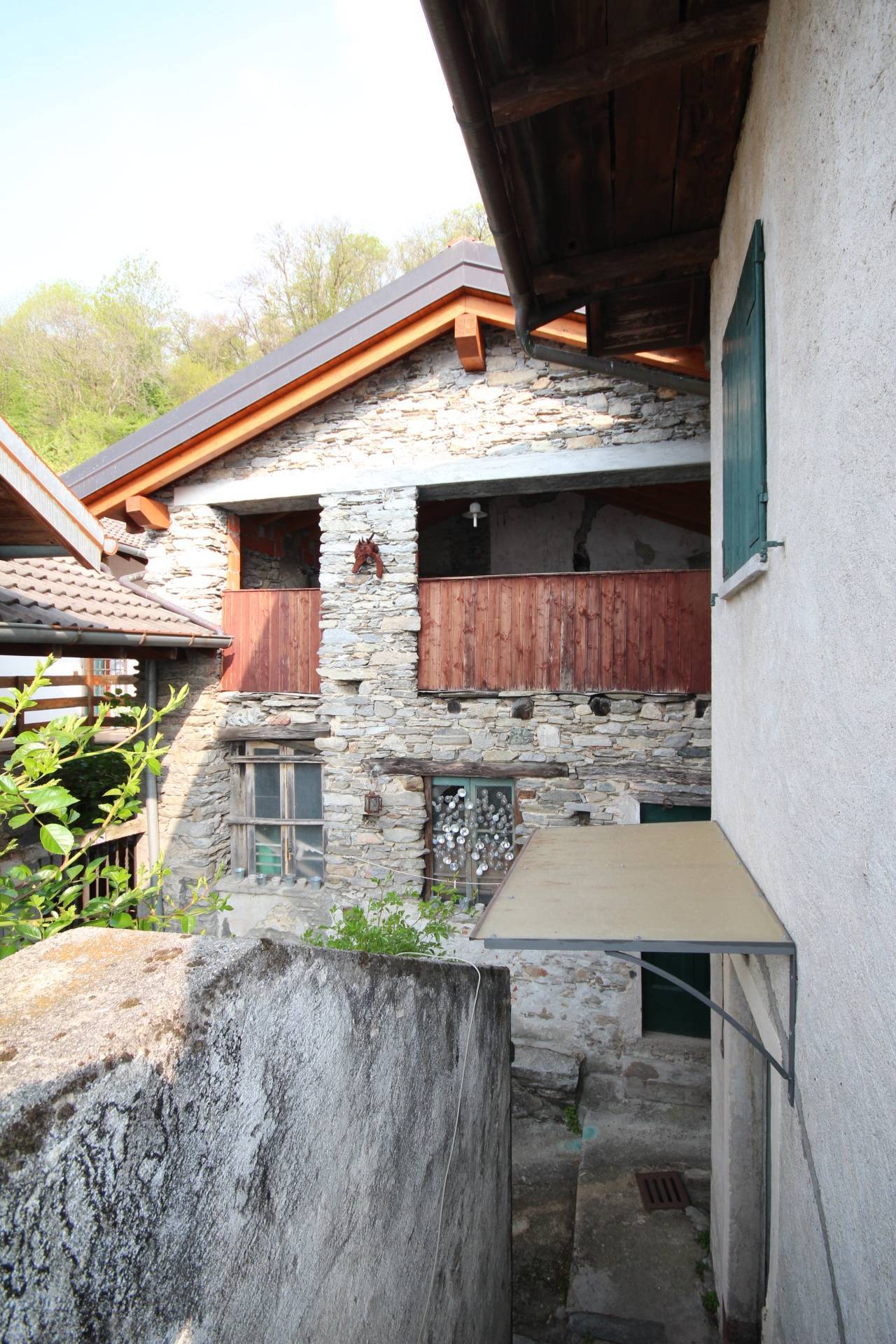 Rustico in vendita a Oggebbio, Piazza