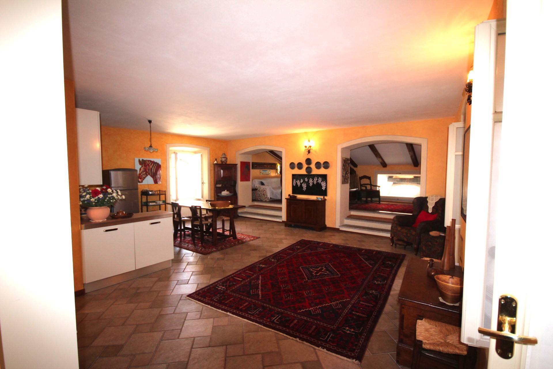 appartamento trilocale in vendita a Cannobio