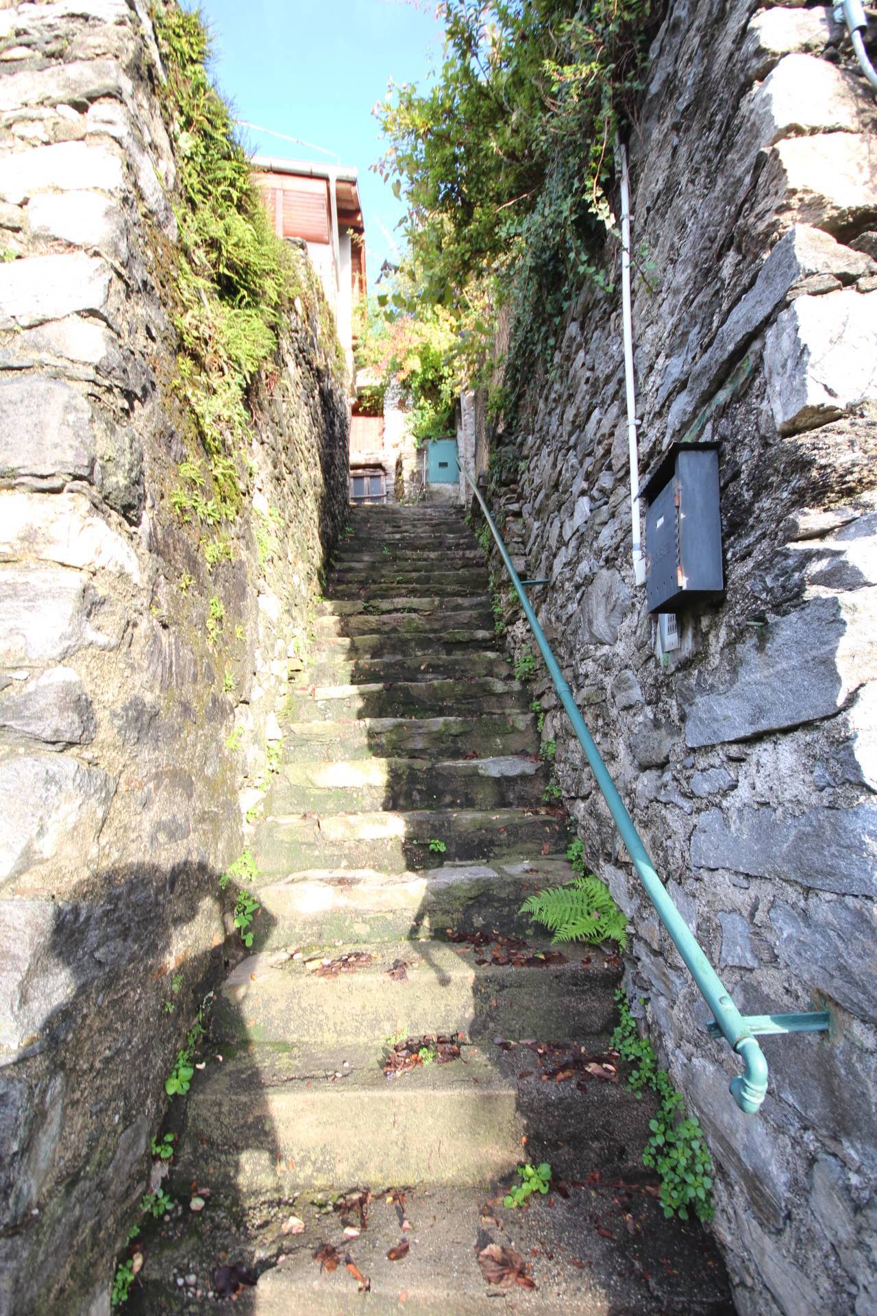 Rustico in vendita a Oggebbio, Piazza