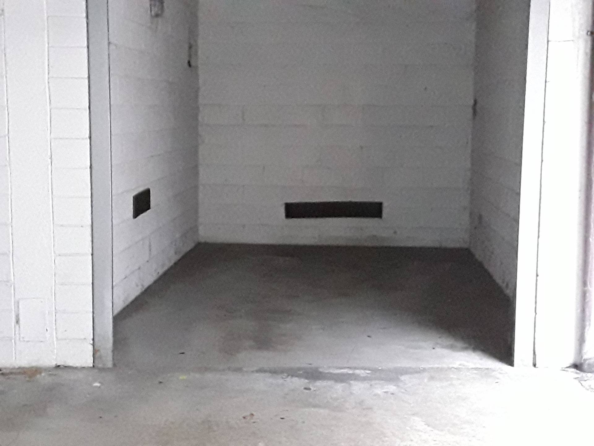Box o garage in vendita a Legnano, Centro