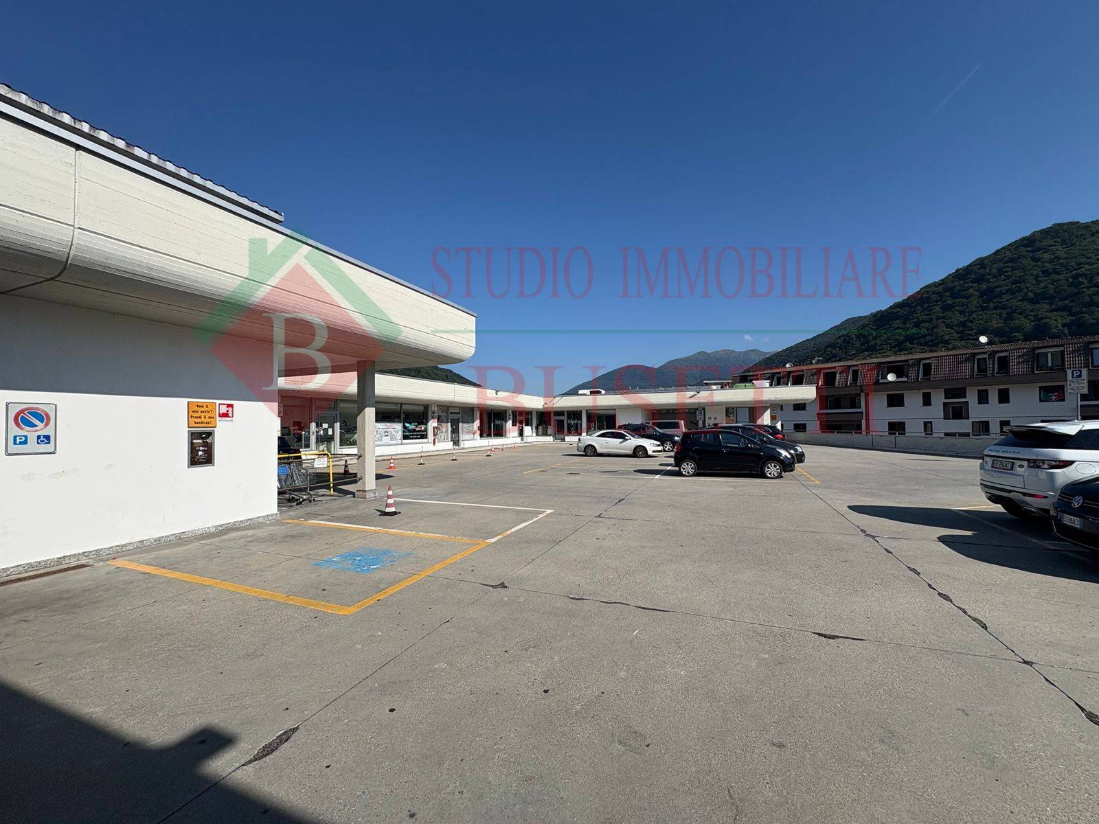 Negozio Studio Ufficio in affitto a Lavena Ponte Tresa