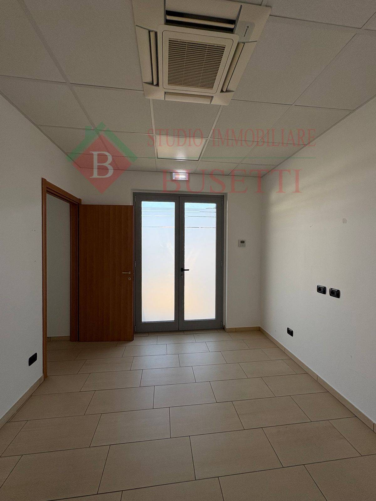 Negozio Studio Ufficio in affitto a Lavena Ponte Tresa