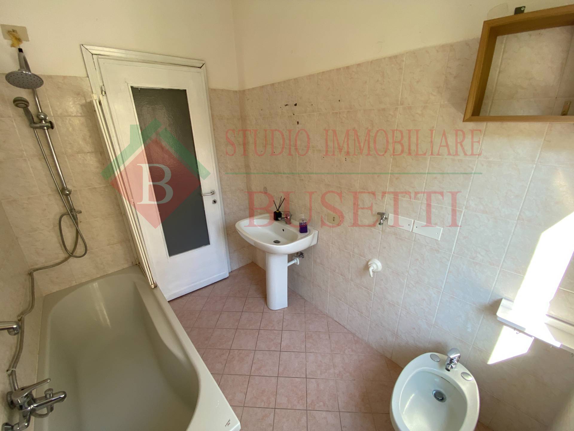 Appartamento in vendita a Legnano, Piscina