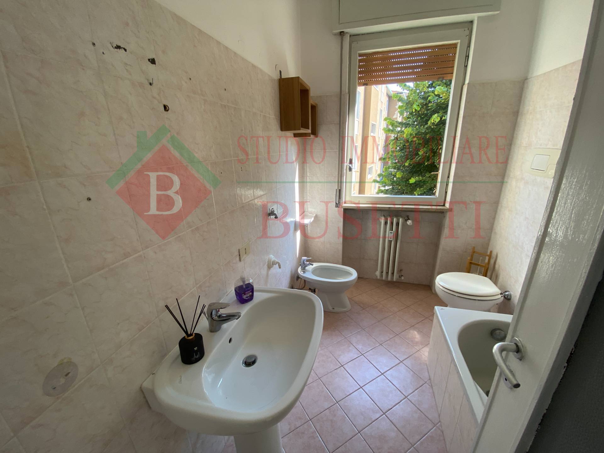 Appartamento in vendita a Legnano, Piscina