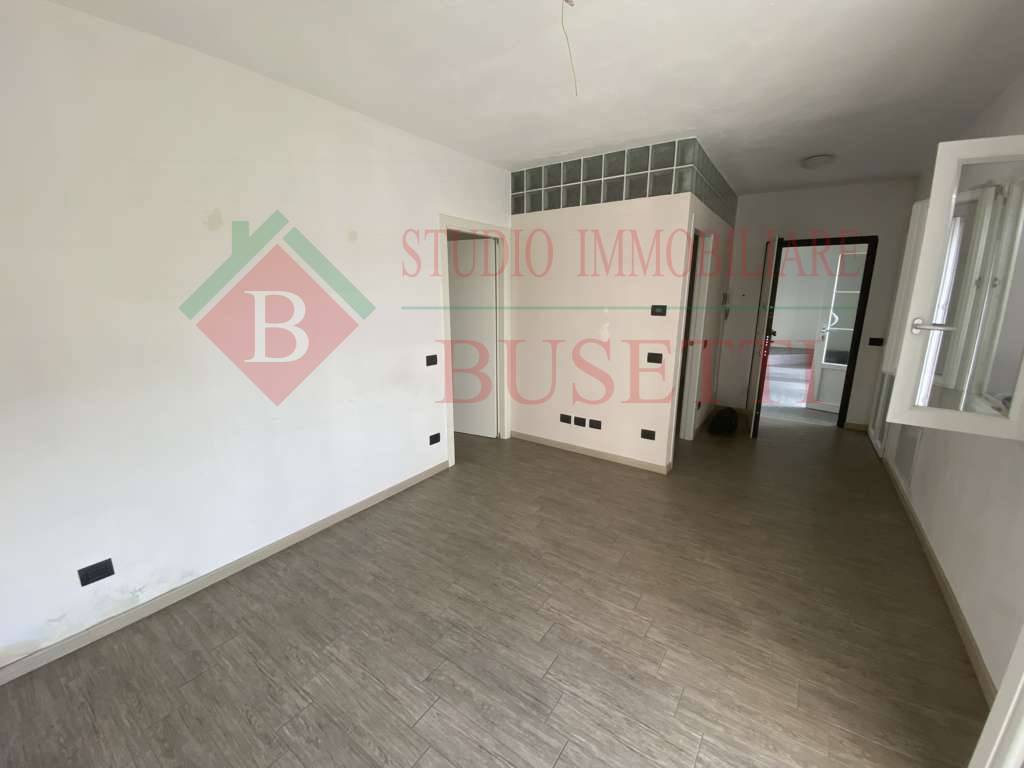 Stabile in vendita a Busto Arsizio, Borsano
