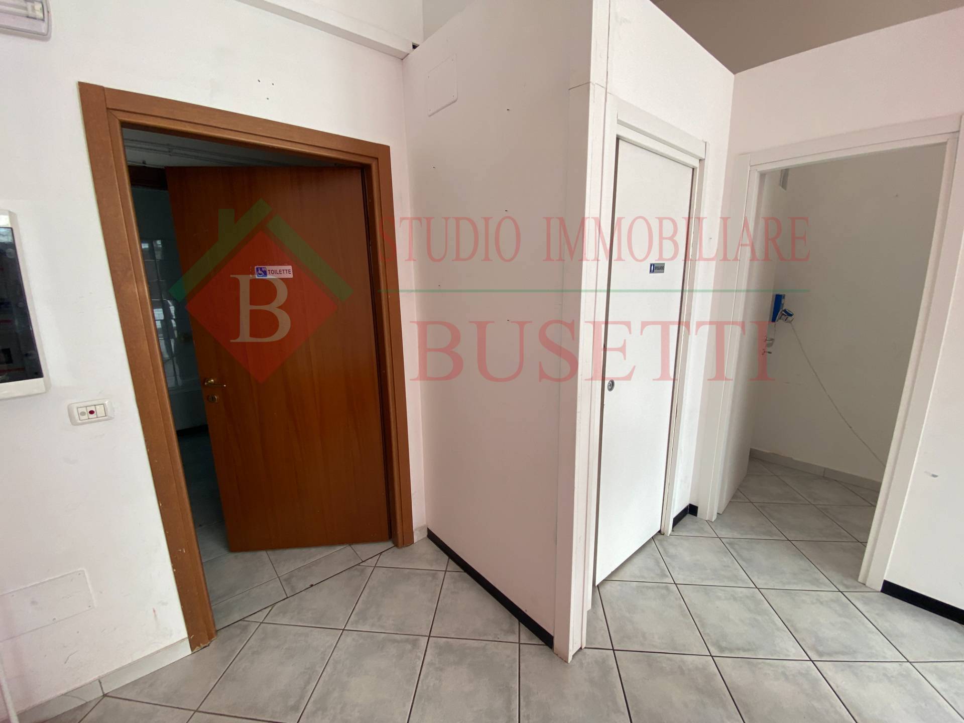 Negozio Studio Ufficio in affitto a Cerro Maggiore