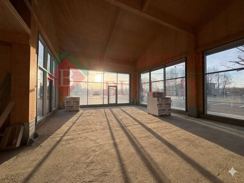 Negozio in affitto a Ispra