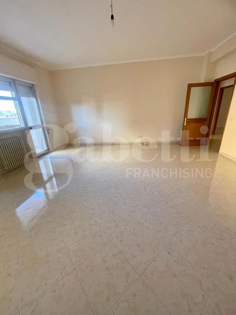 Quadrilocale in affitto a Barletta