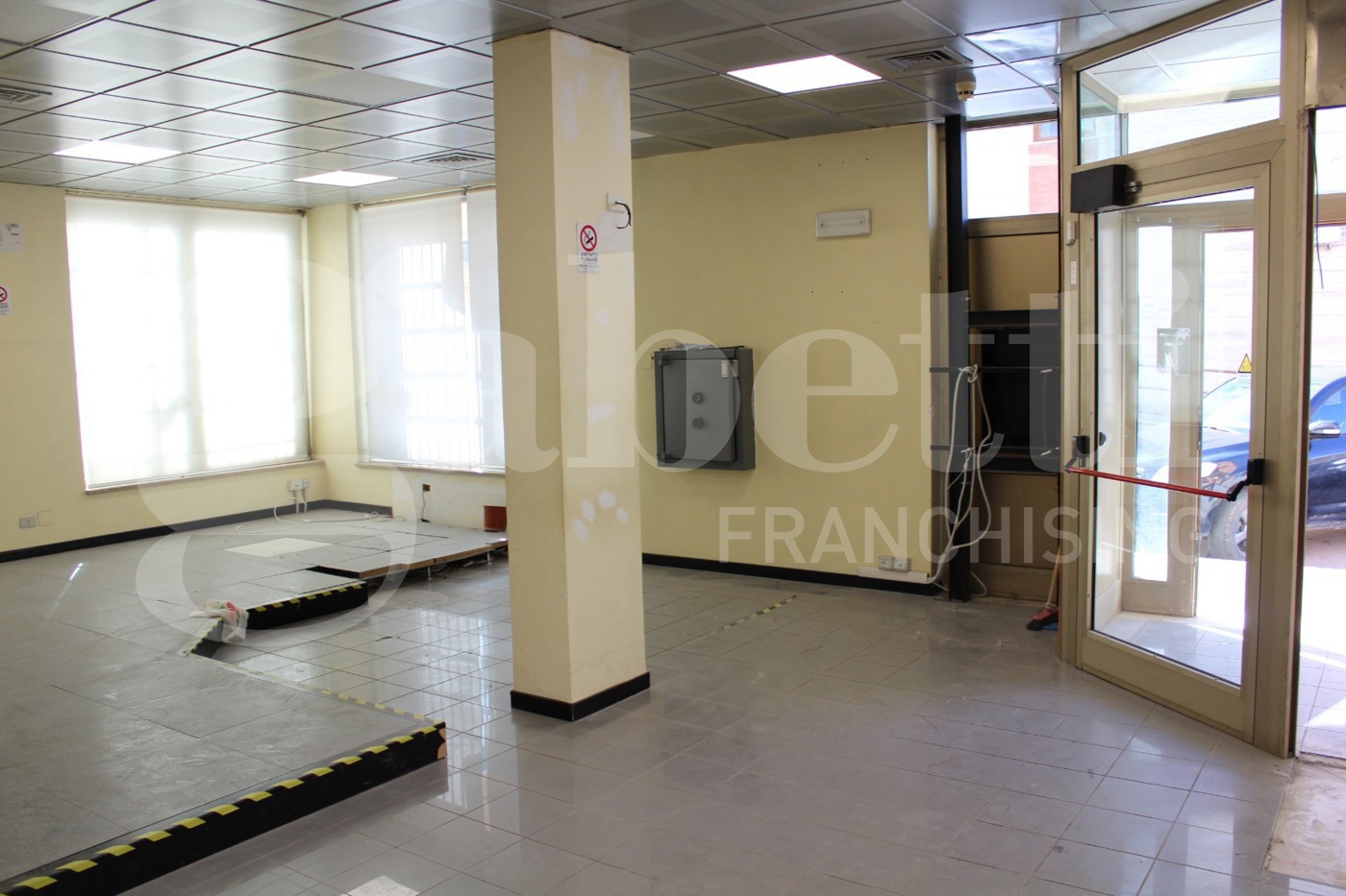 Negozio in vendita a Carapelle