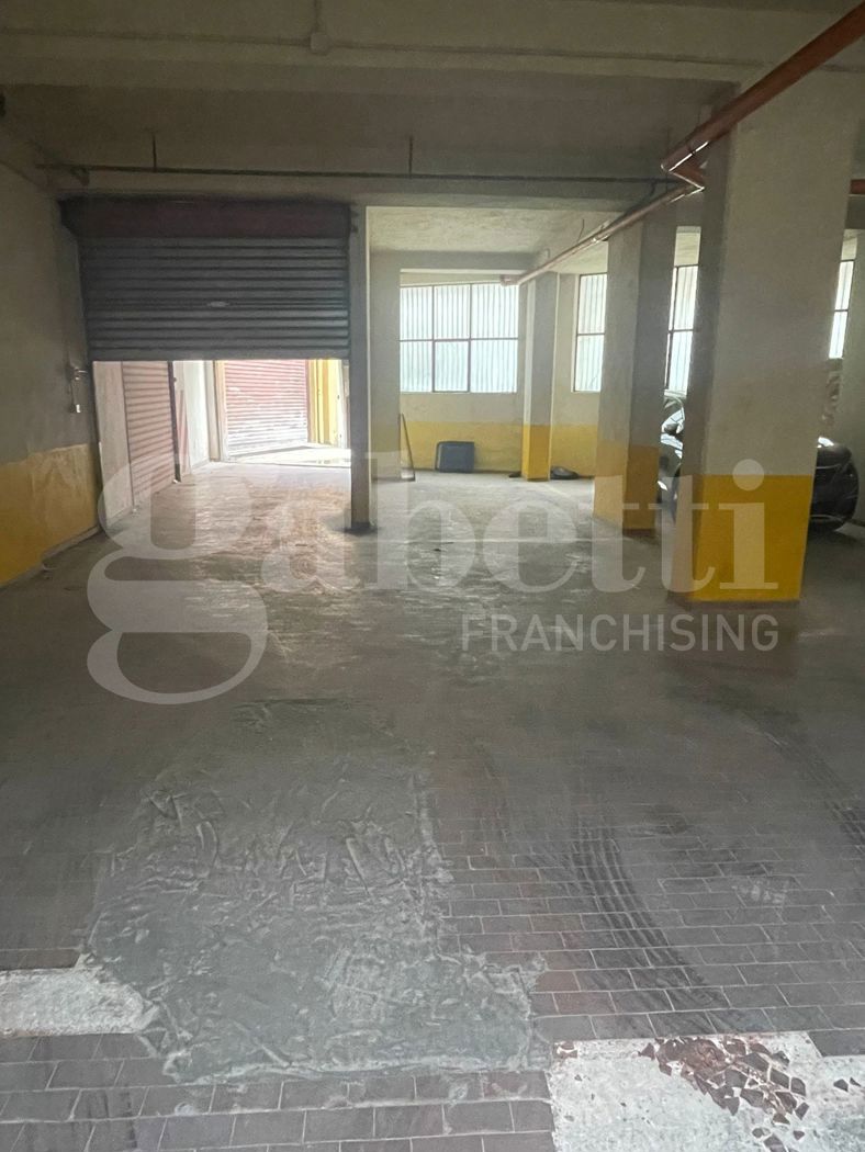 Box/Garage 232mq in vendita a Barletta