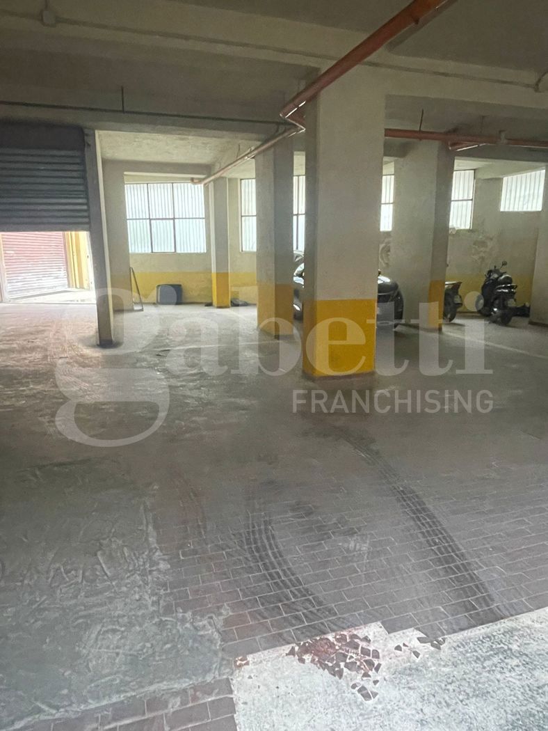 Box/Garage 232mq in vendita a Barletta