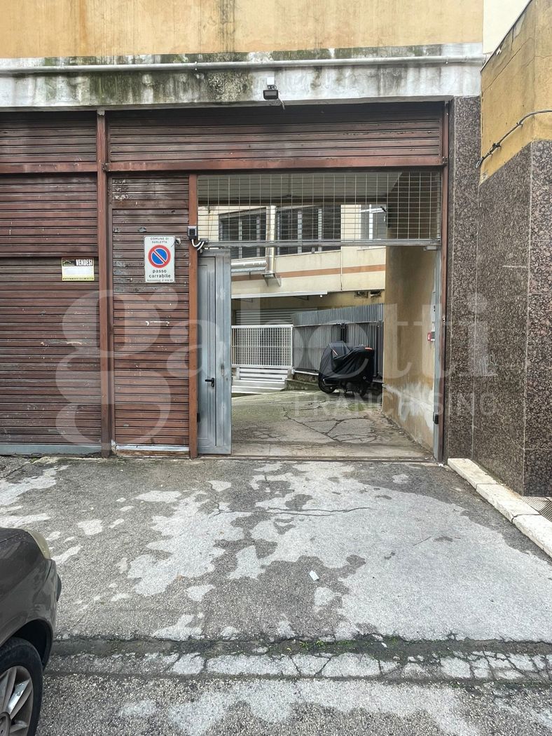 Box/Garage 232mq in vendita a Barletta