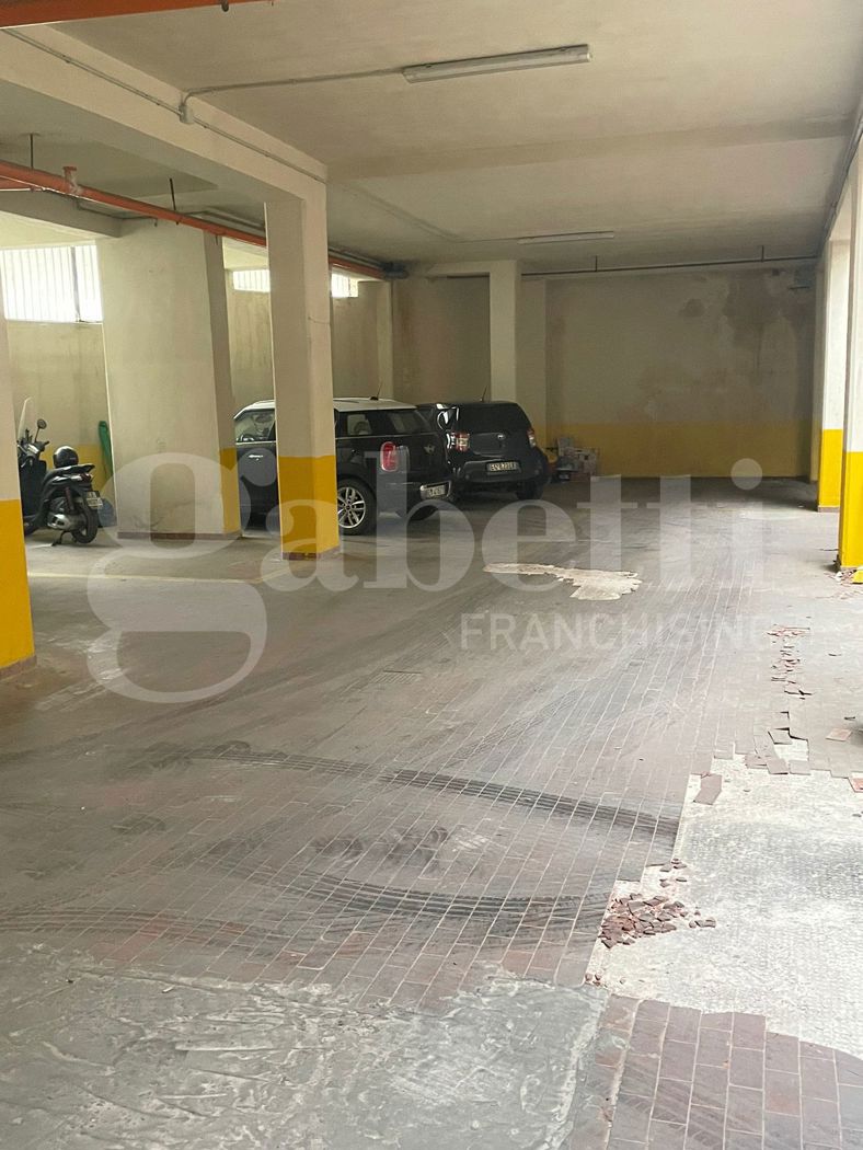 Box/Garage 232mq in vendita a Barletta