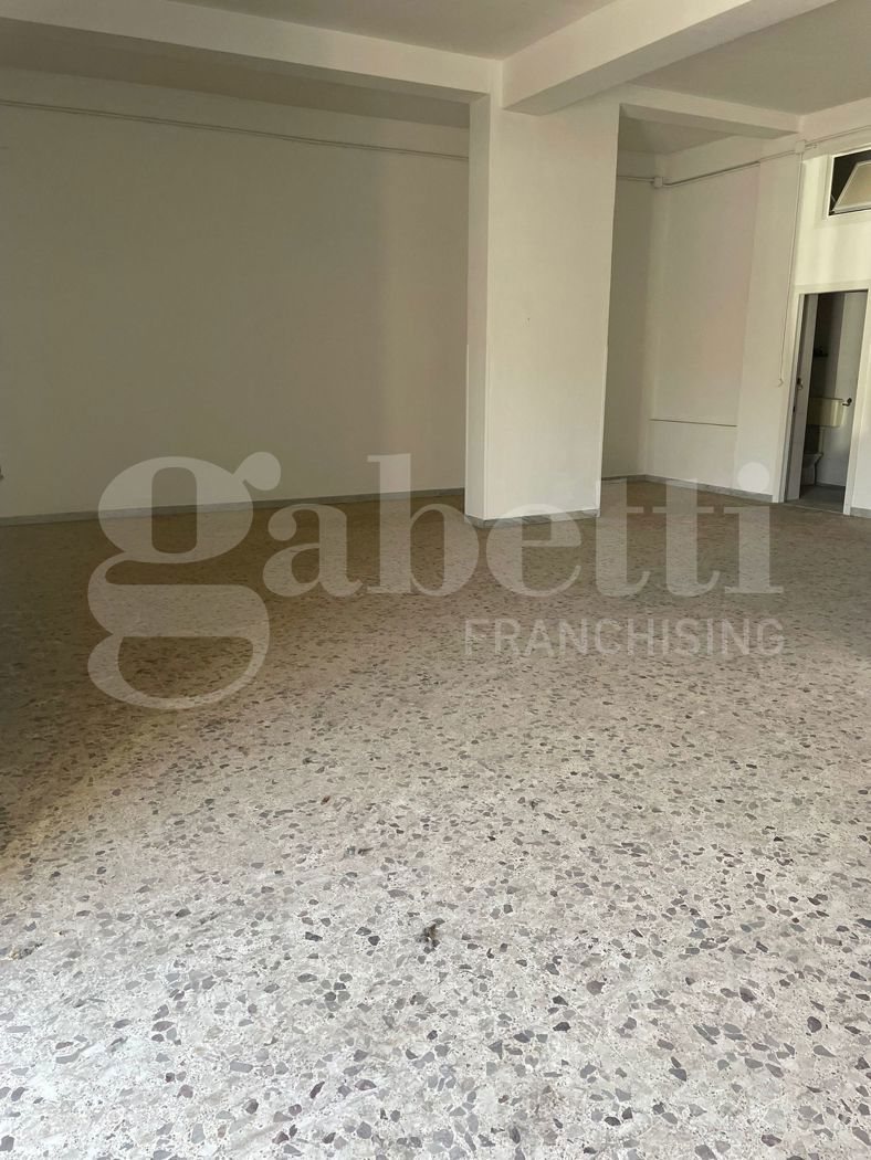 Negozio in affitto a Barletta