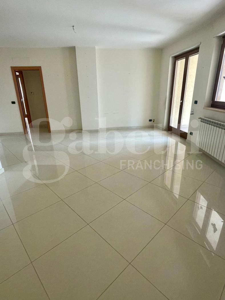 Quadrilocale in affitto a Barletta