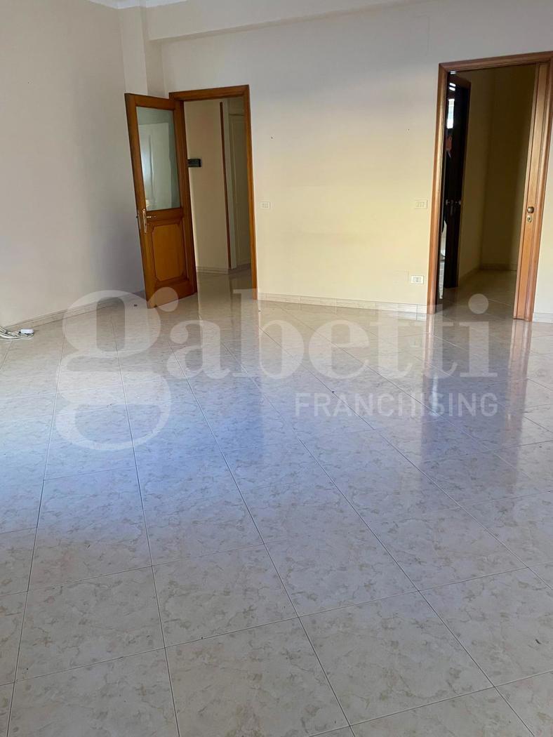 Quadrilocale in affitto a Barletta
