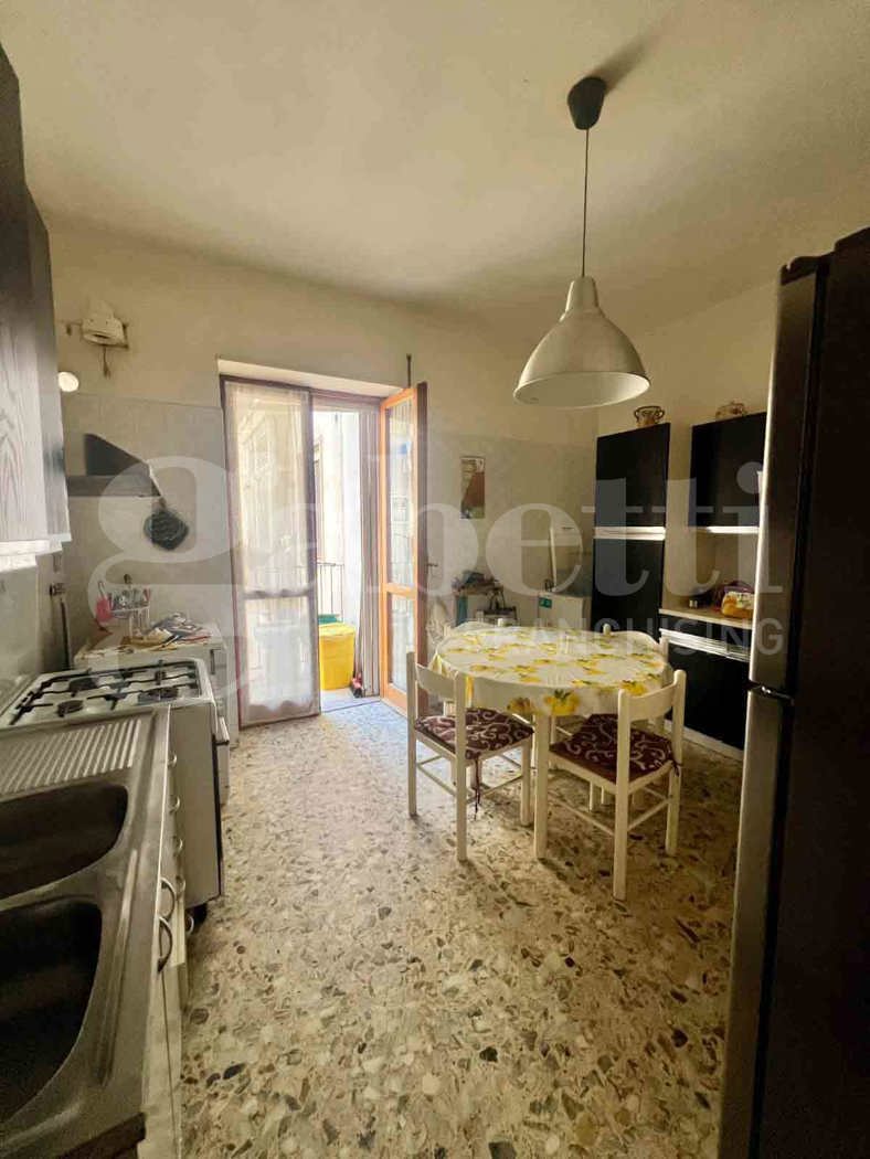 Quadrilocale da ristrutturare a Barletta