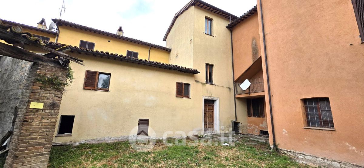 Casa indipendente da ristrutturare a Foligno