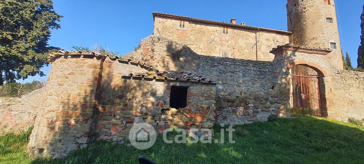 Casa indipendente da ristrutturare a Passignano sul Trasimeno
