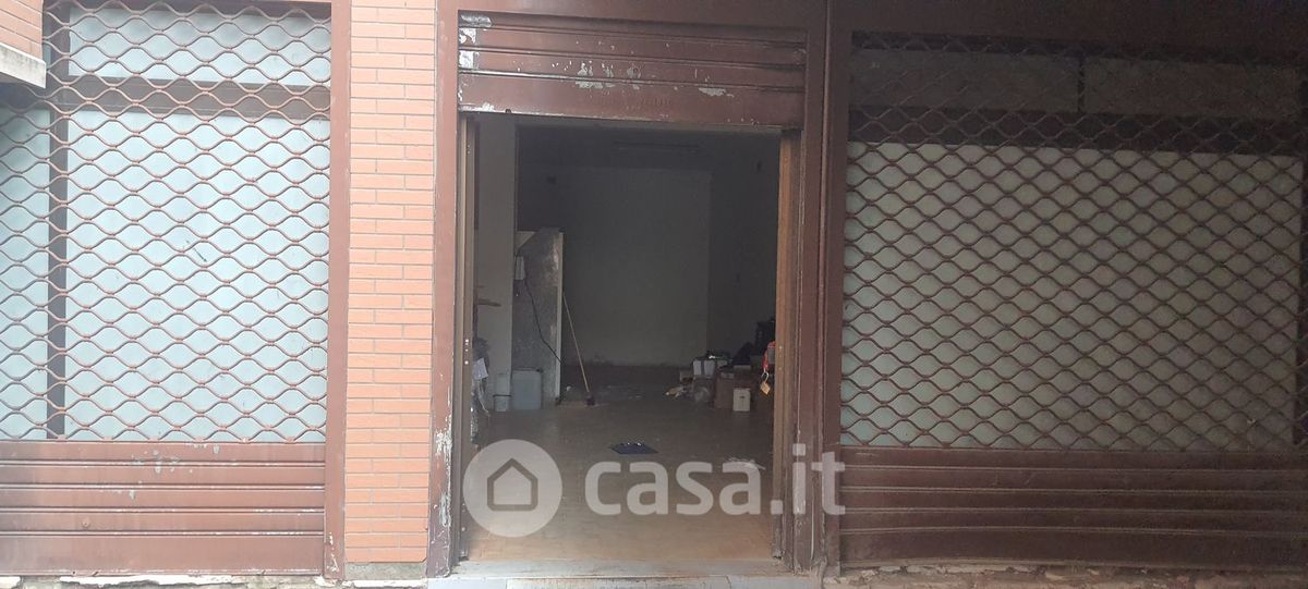 Locale commerciale in affitto a Perugia