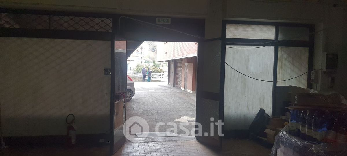 Locale commerciale in affitto a Perugia