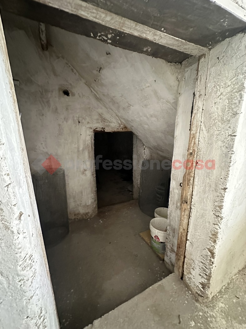 Magazzino in vendita a Itri