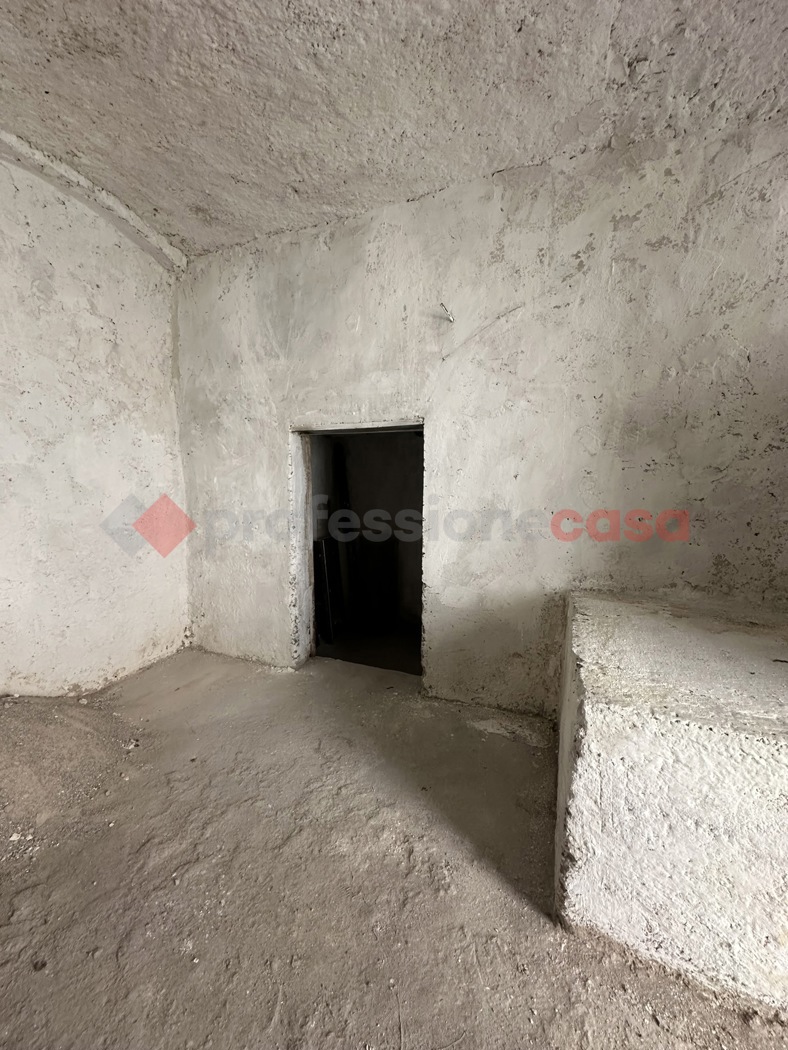 Magazzino in vendita a Itri