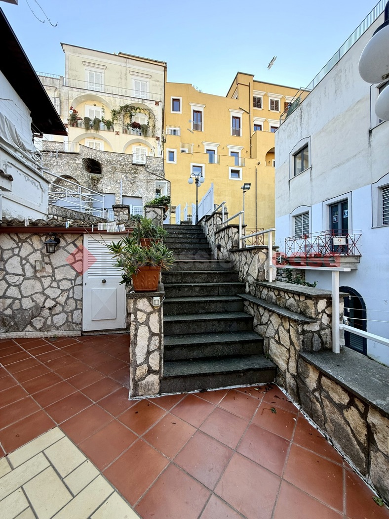 Trilocale con box a Gaeta