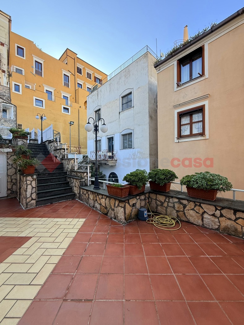 Trilocale con box a Gaeta