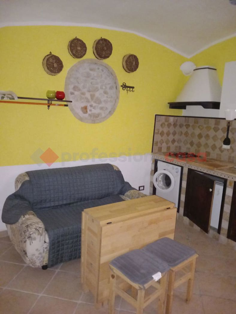 Monolocale arredato in affitto a Formia