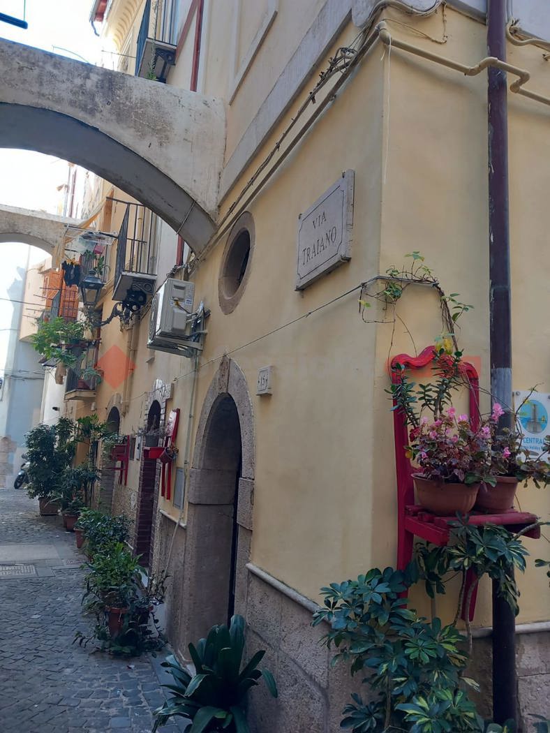 Monolocale arredato in affitto a Formia