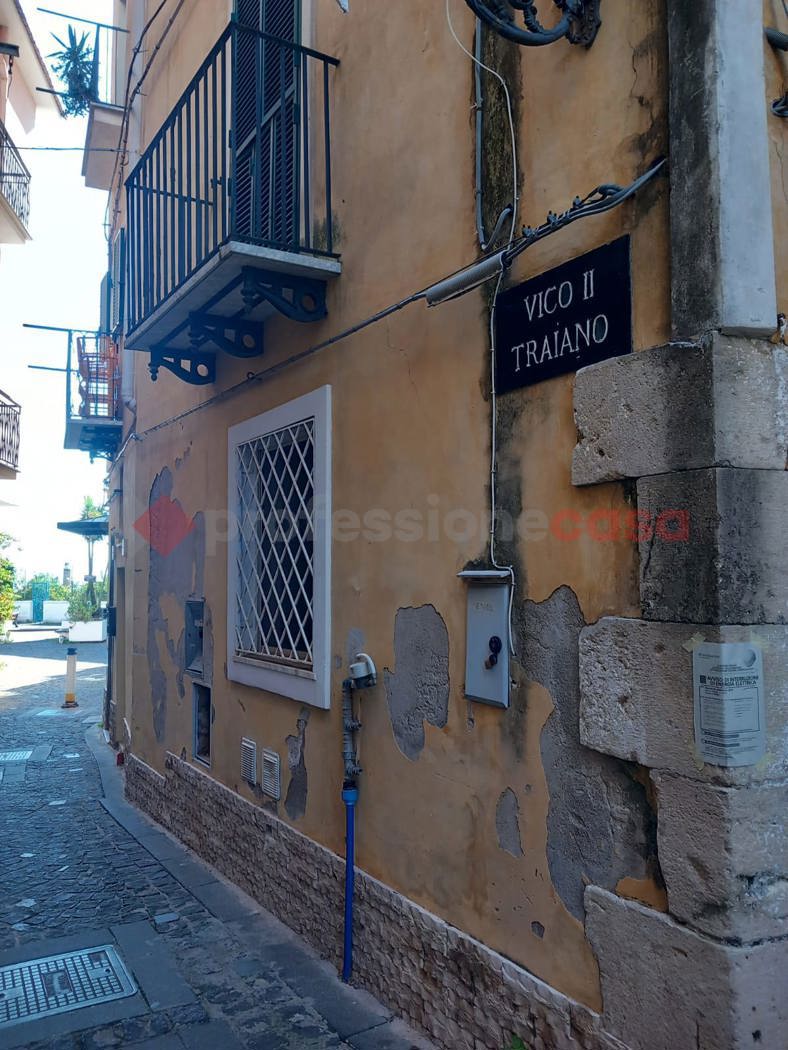 Monolocale arredato in affitto a Formia