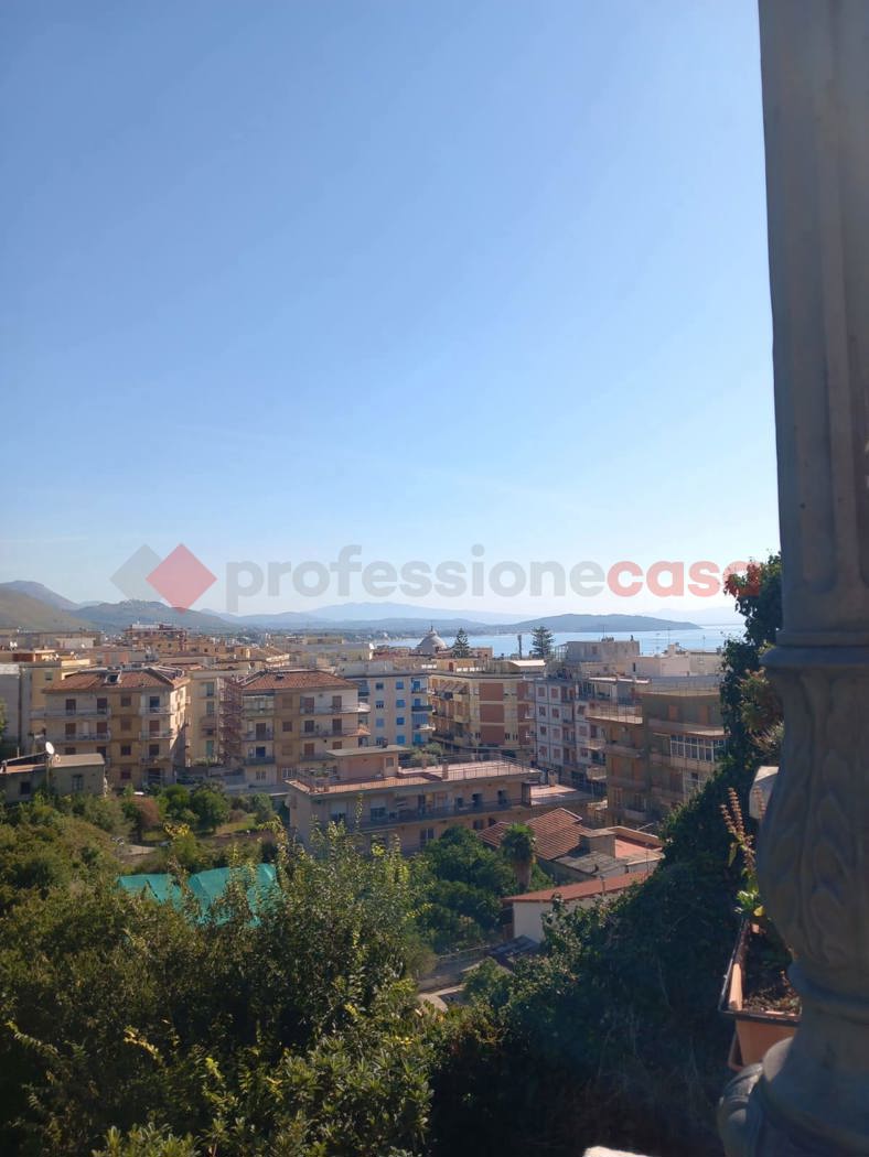 Monolocale arredato in affitto a Formia