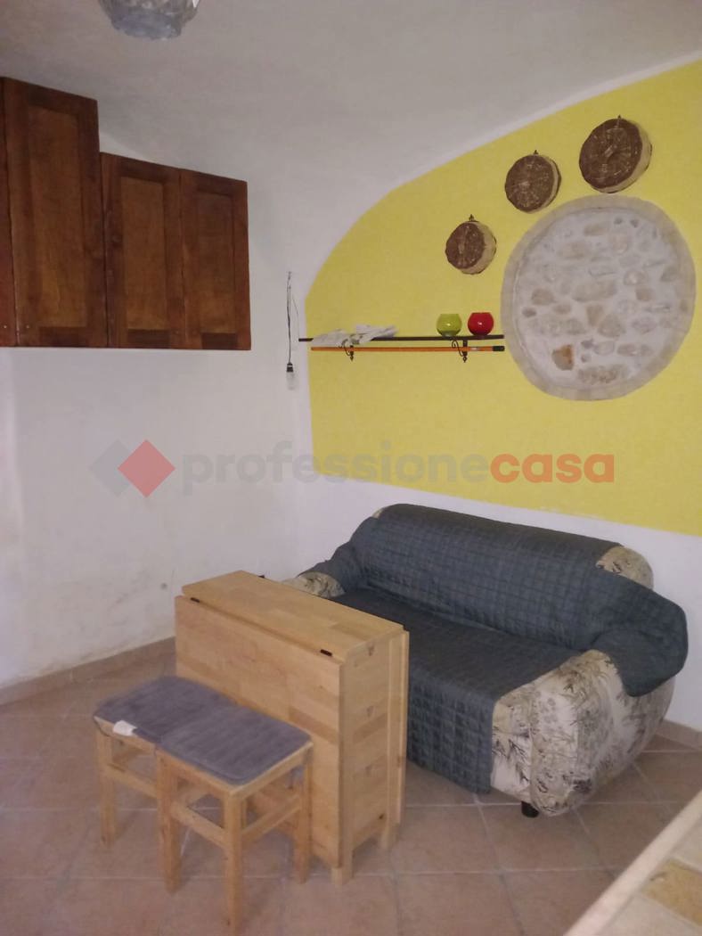 Monolocale arredato in affitto a Formia