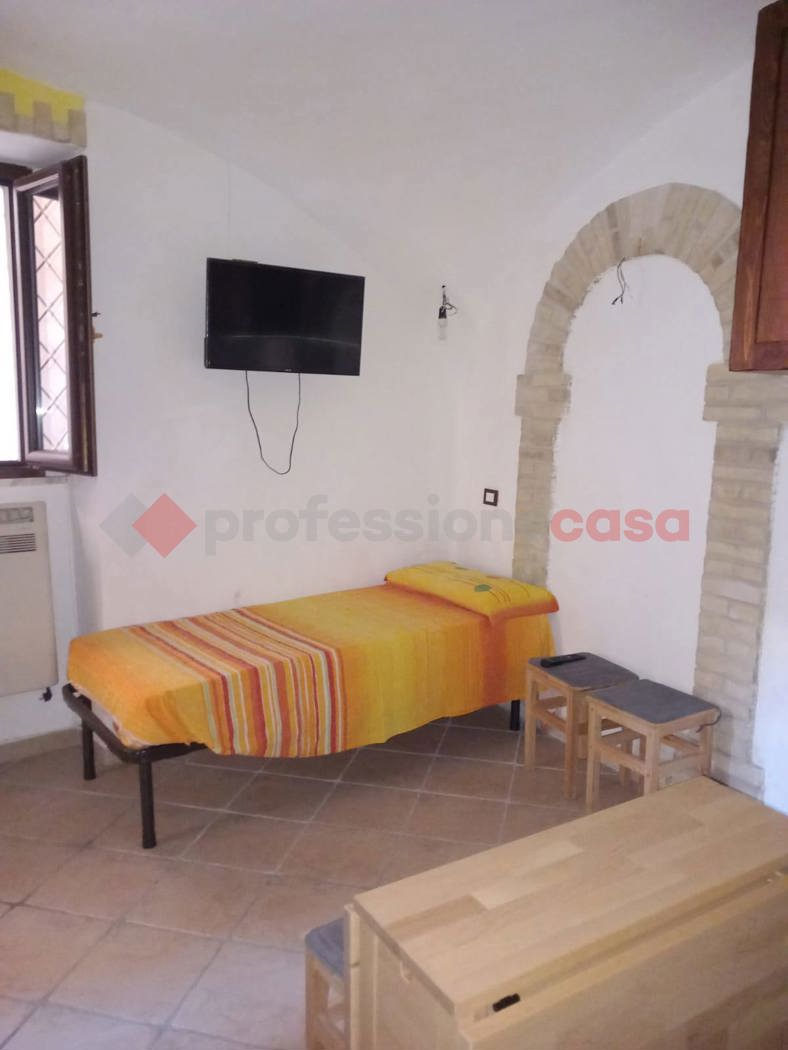 Monolocale arredato in affitto a Formia