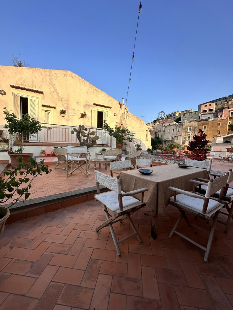 Quadrilocale arredato in affitto a Gaeta