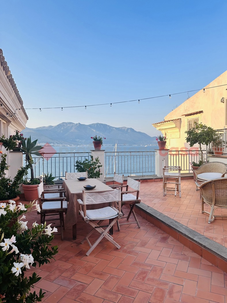 Quadrilocale arredato in affitto a Gaeta