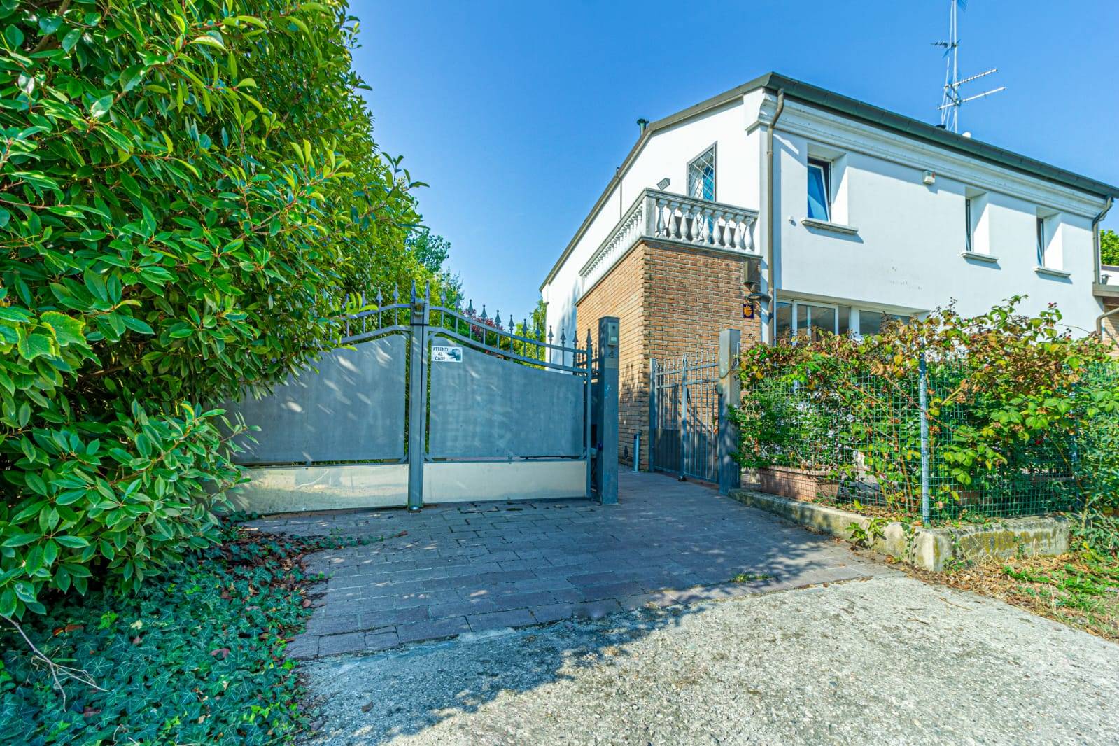 Villa - Casa indipendente in vendita a Cento