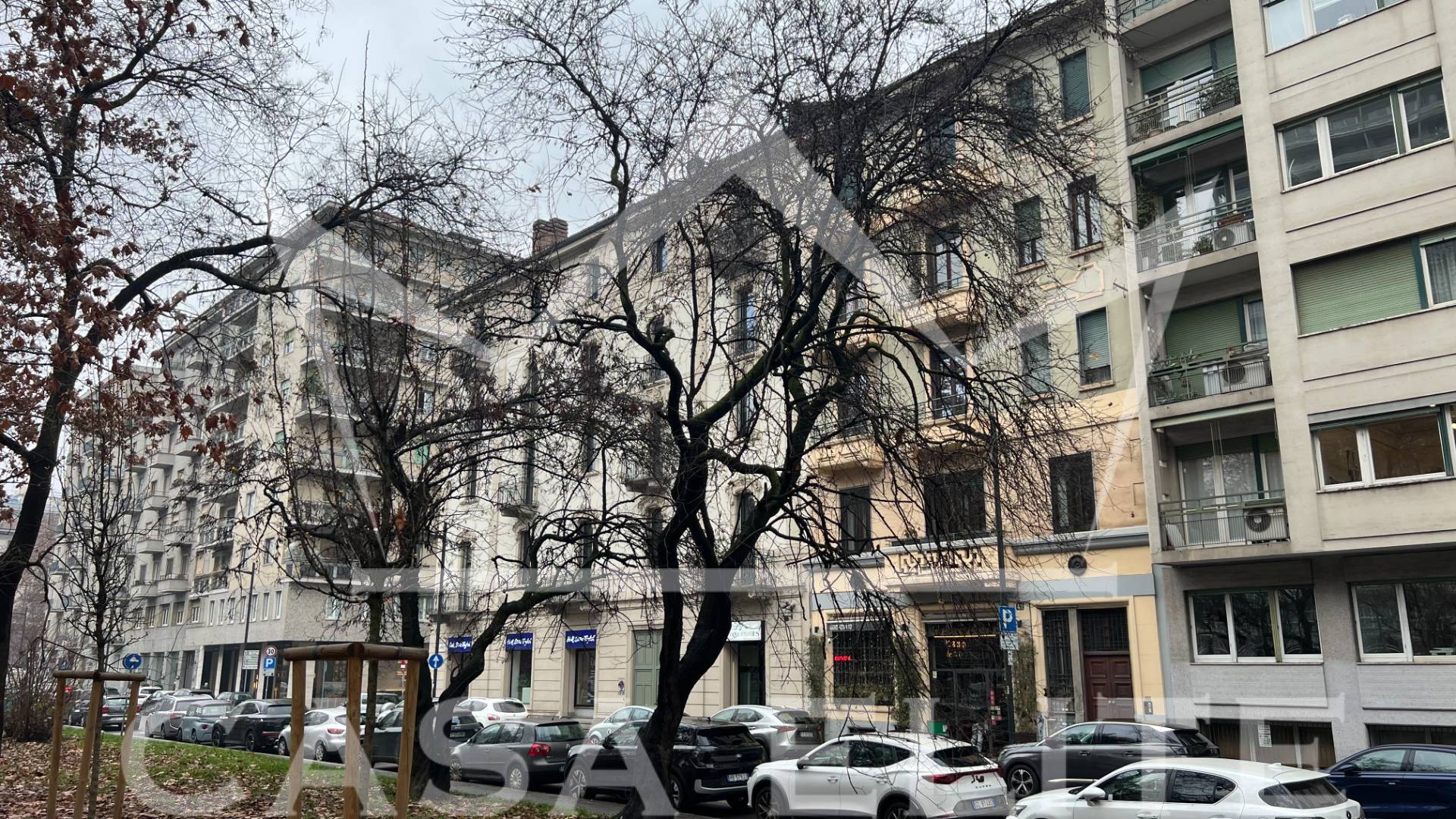 Locale commerciale in vendita a Milano, Sempione