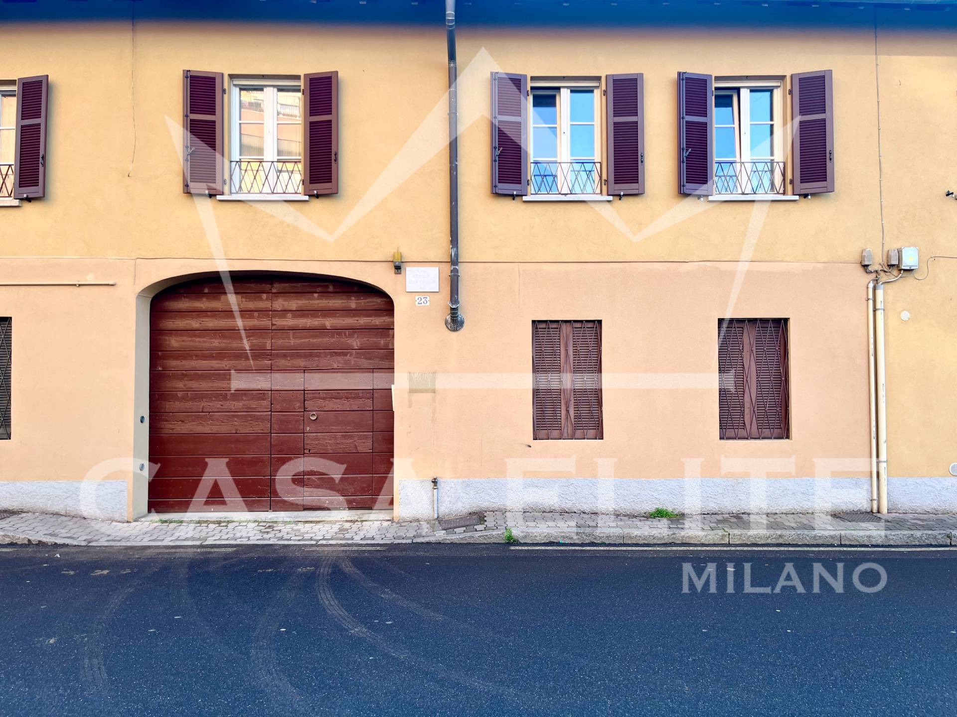 Locale commerciale in affitto a Abbiategrasso, Abbiategrasso Centro