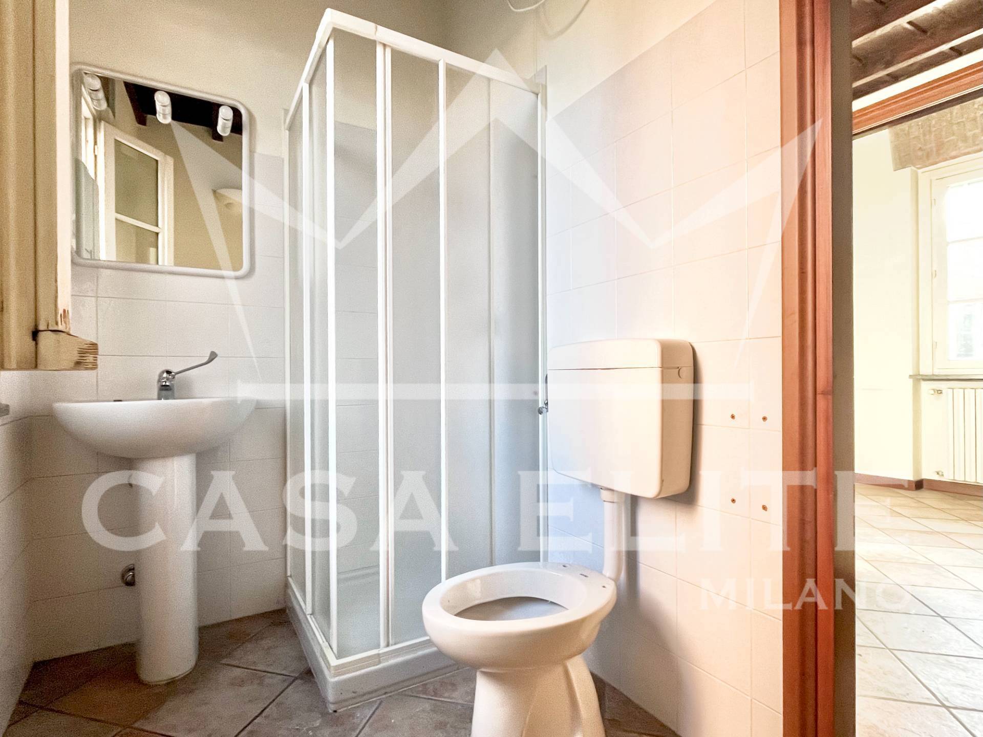 Locale commerciale in affitto a Abbiategrasso, Abbiategrasso Centro