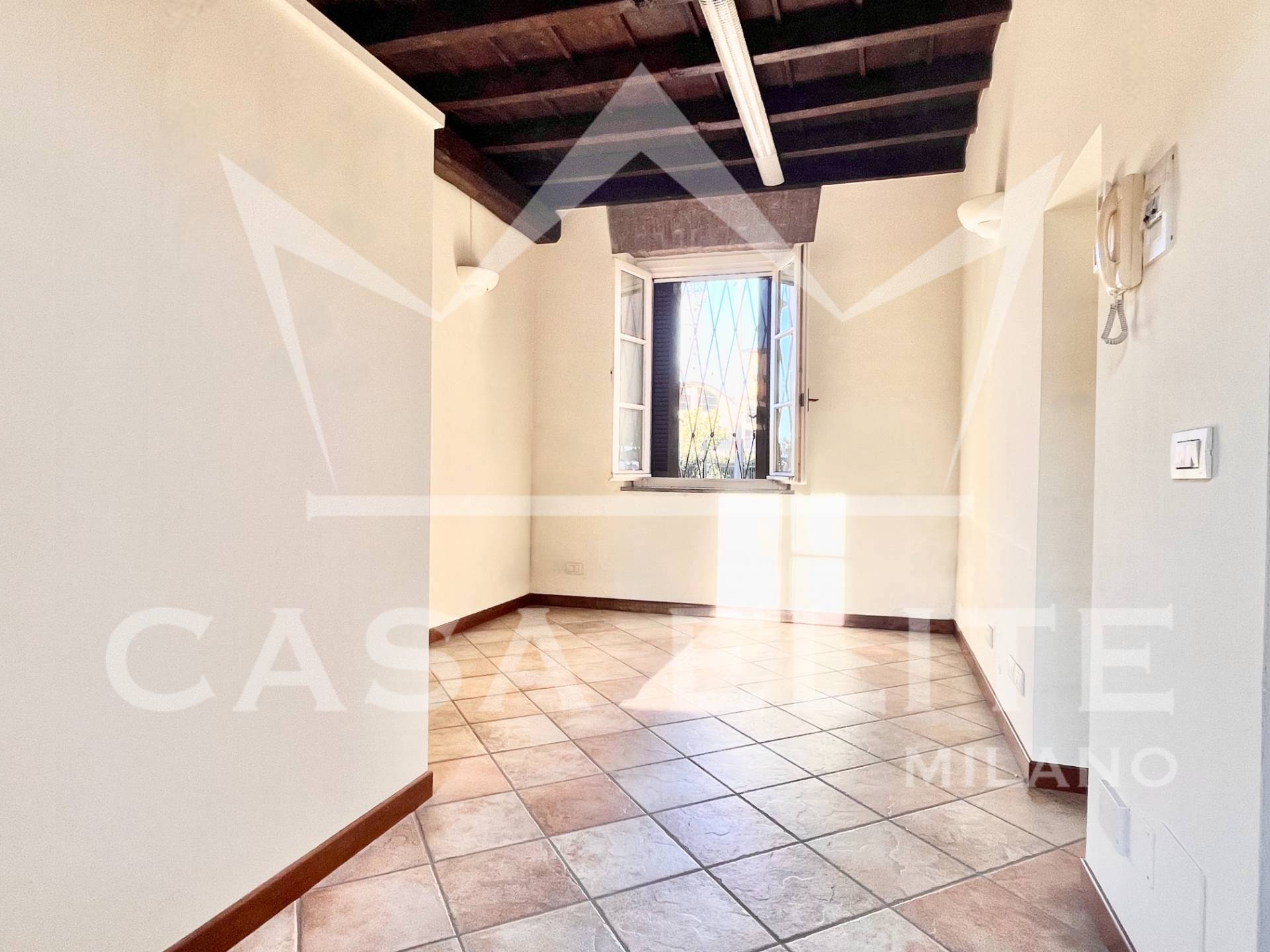 Locale commerciale in affitto a Abbiategrasso, Abbiategrasso Centro