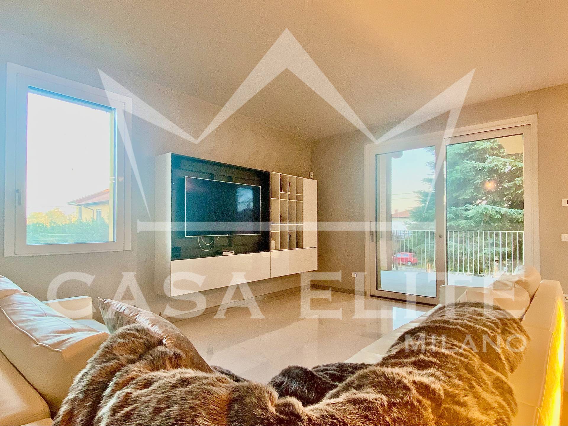 Villa bifamiliare in vendita a Corbetta, Corbetta