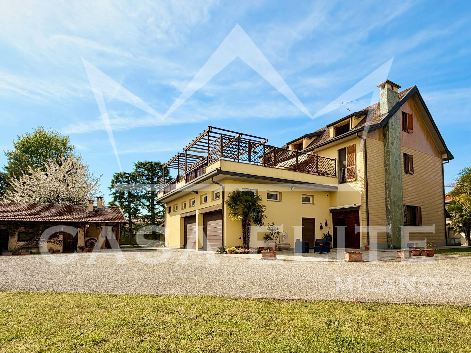 Casa indipendente con terreno edificabile in vendita a Boffalora sopra Ticino