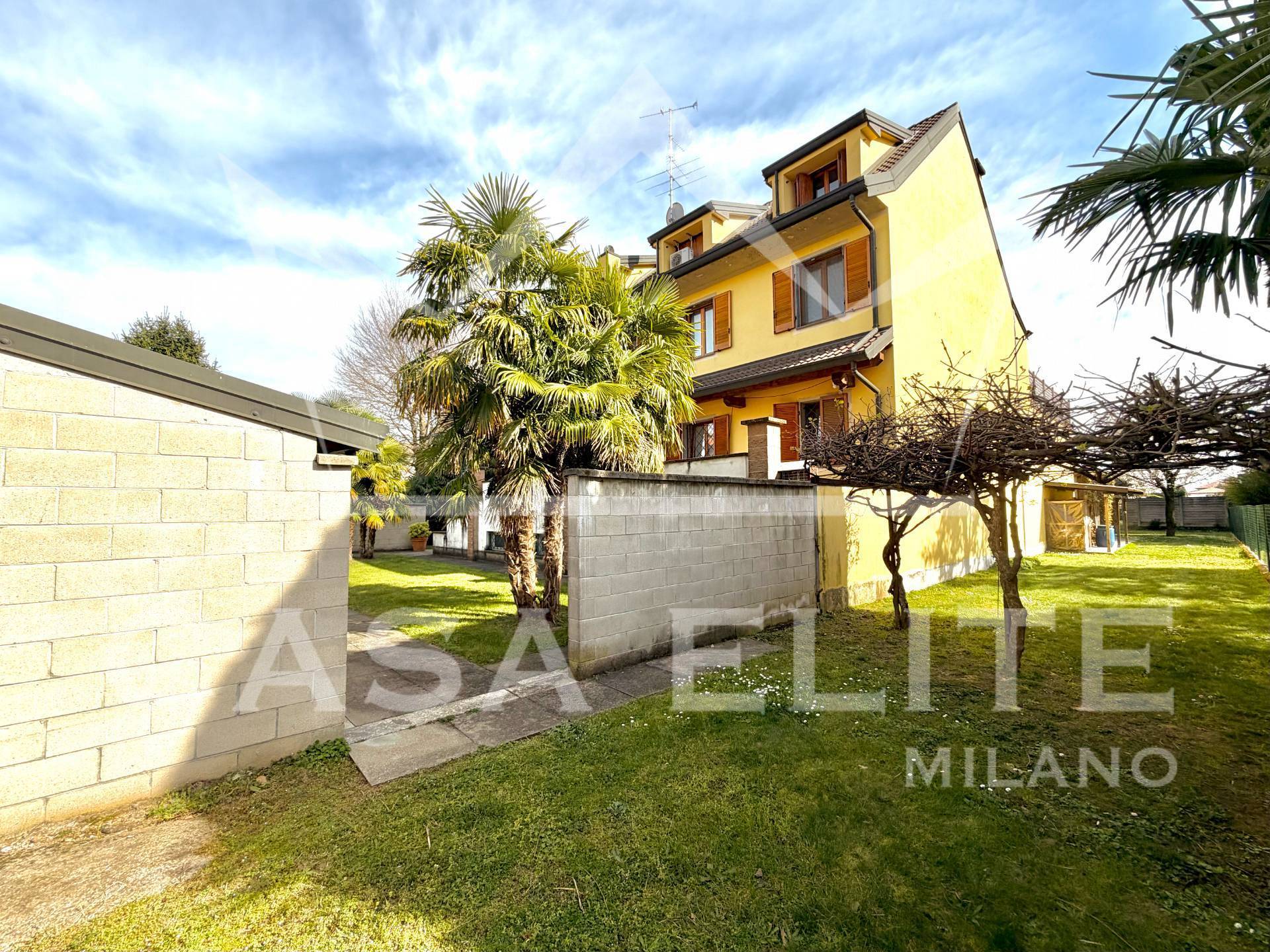 Casa indipendente con terreno edificabile in vendita a Boffalora sopra Ticino