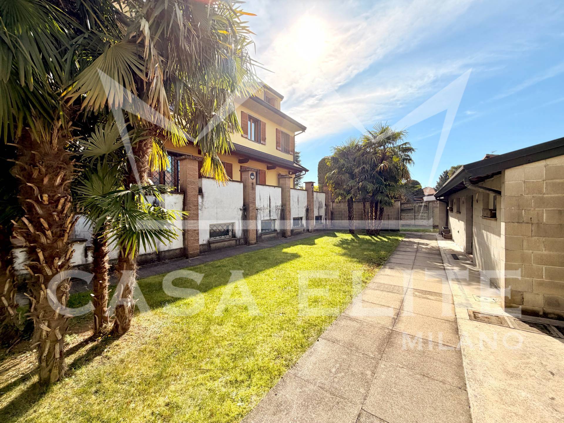 Casa indipendente con terreno edificabile in vendita a Boffalora sopra Ticino