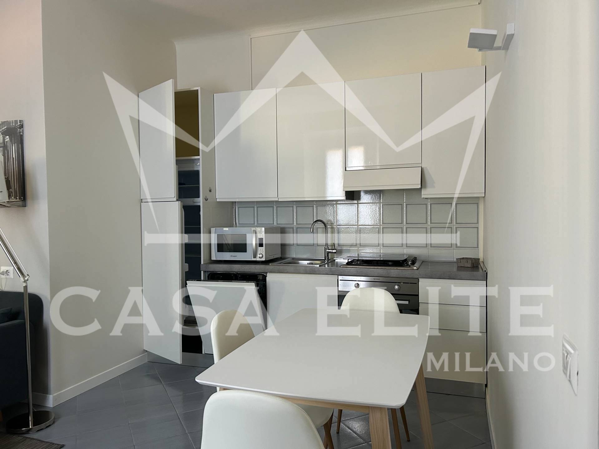 Appartamento in affitto a Milano, De Angeli