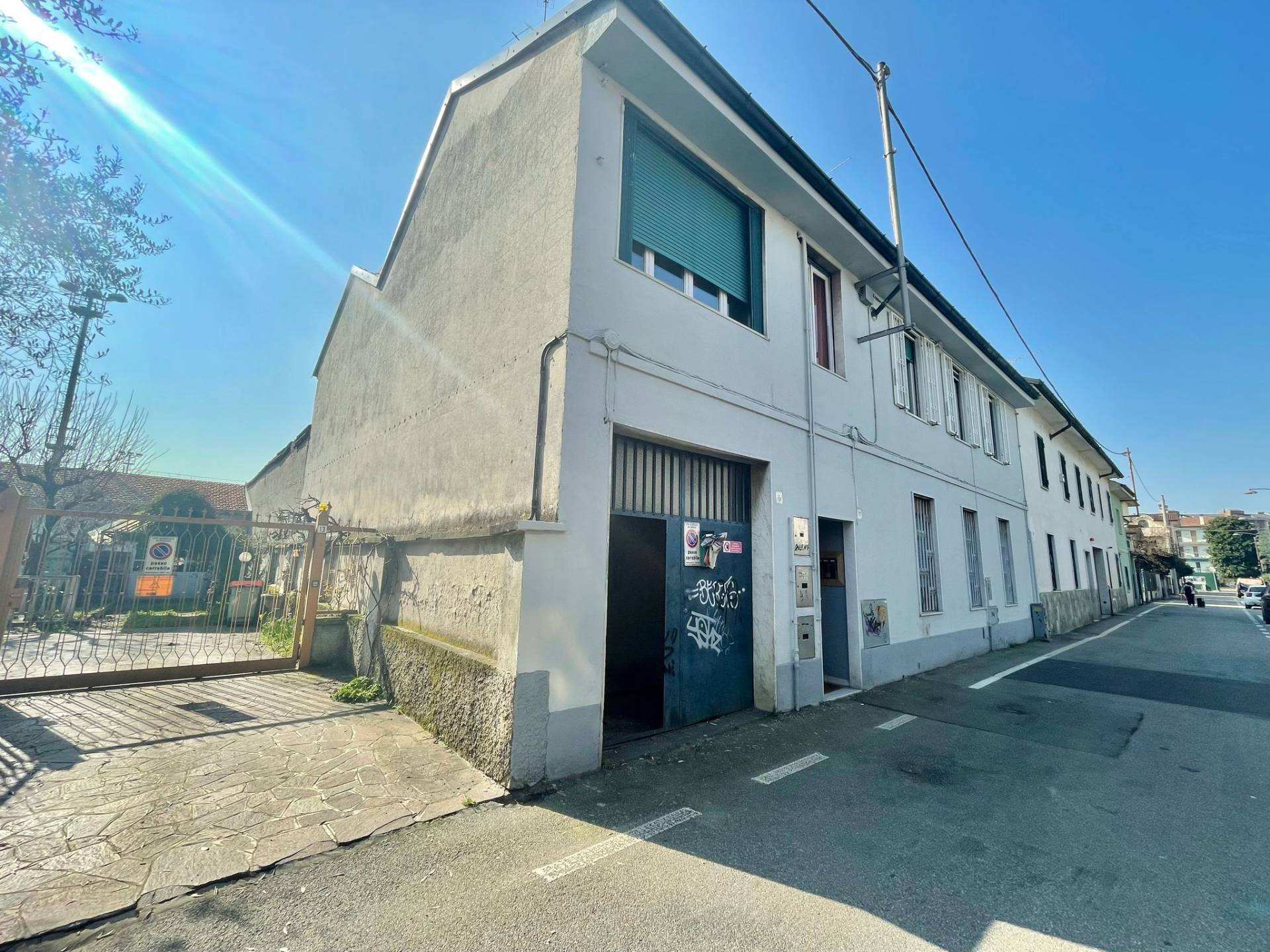 Palazzo intero stabile in vendita a Cernusco sul Naviglio