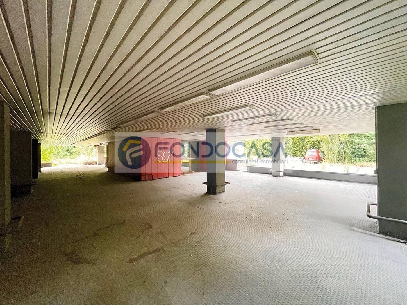 Locale commerciale in vendita a Cologno Monzese