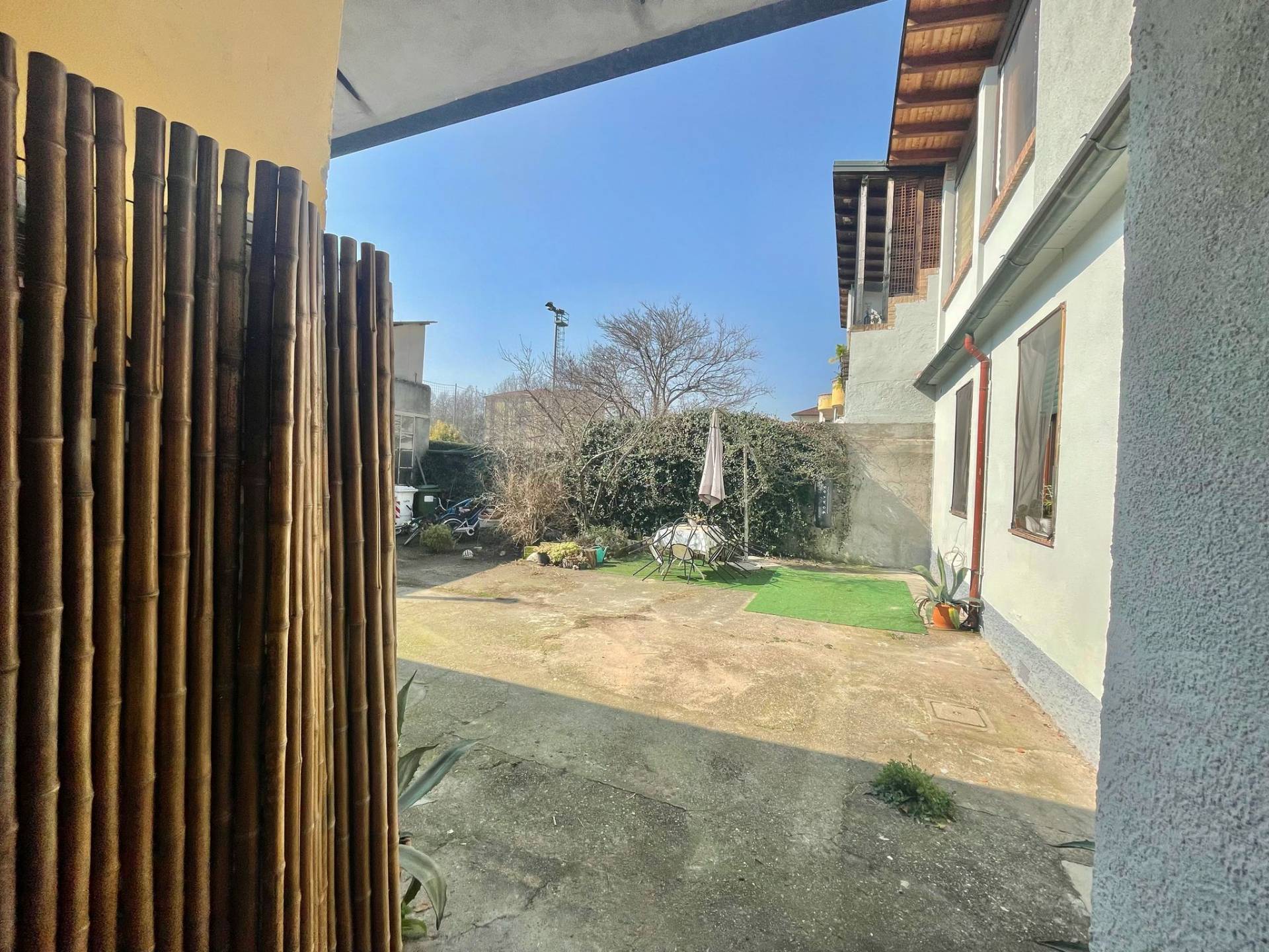 Palazzo intero stabile in vendita a Cernusco sul Naviglio